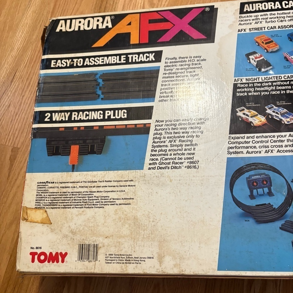 Vintage 1989 Aurora AFX Devil's Ditch Race Track Toys R Us W/ 2 Trucks - Picture 5 of 12